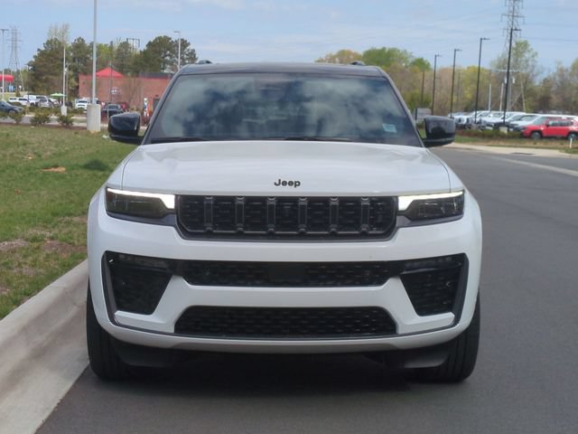 New 2026 Jeep Grand Cherokee Summit w/ Obsidian Package AWD/4WD image 16