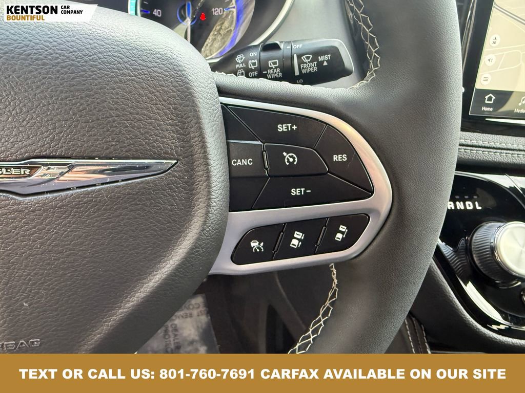 Used 2026 Chrysler Pacifica Limited image 18