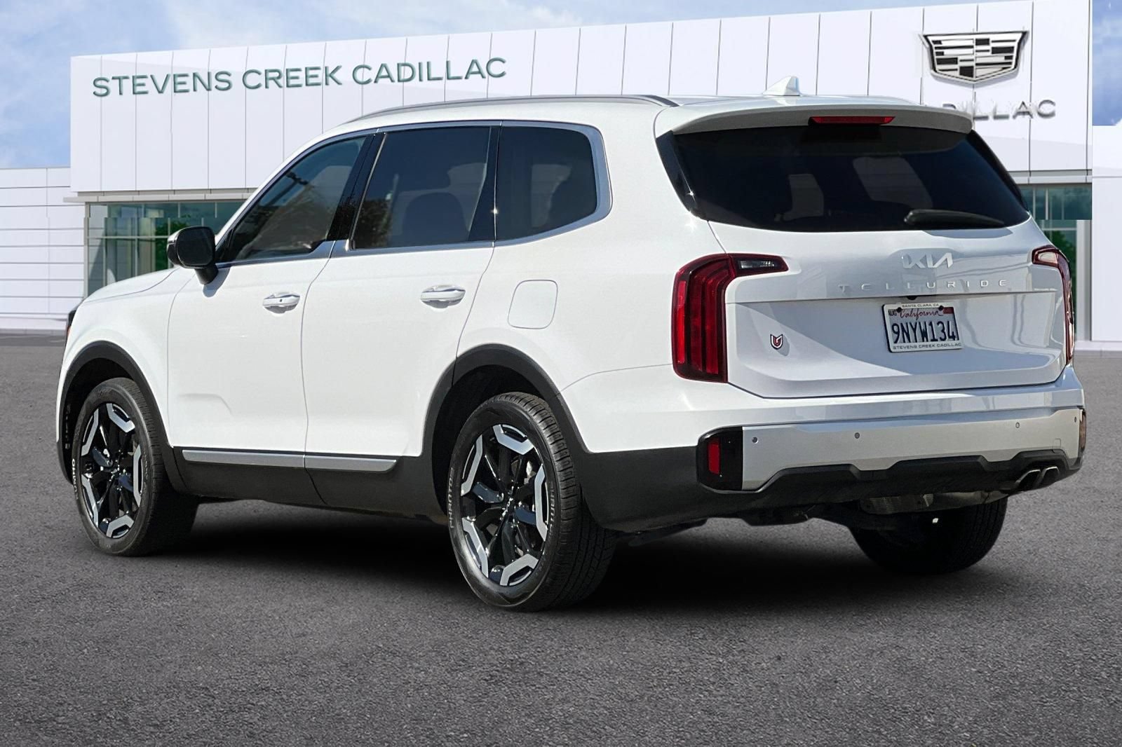 Used 2024 Kia Telluride S FWD image 5