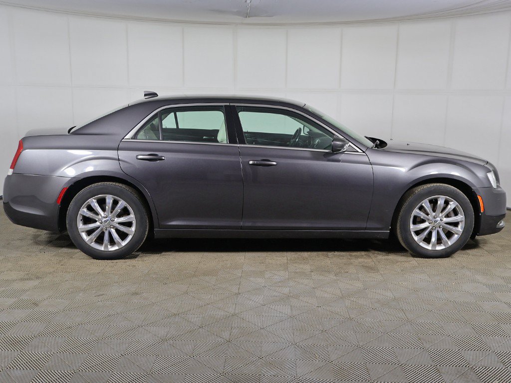 Used 2018 Chrysler 300 Touring L AWD/4WD image 11
