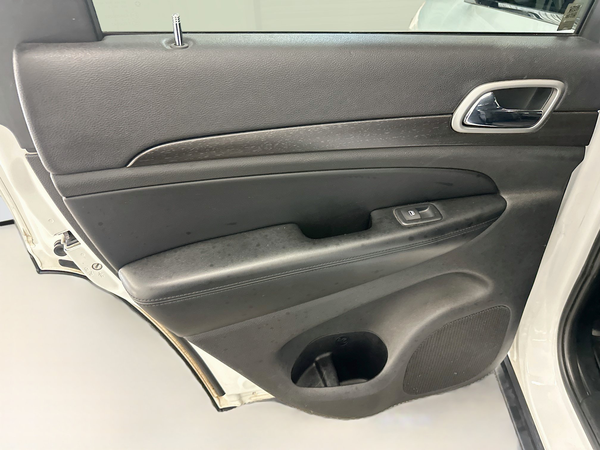 Used 2018 Jeep Grand Cherokee Laredo AWD/4WD image 27