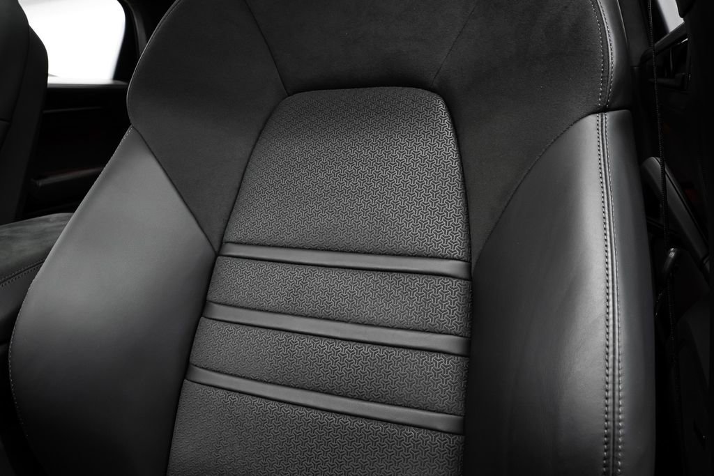 Used 2025 Porsche Cayenne GTS image 39