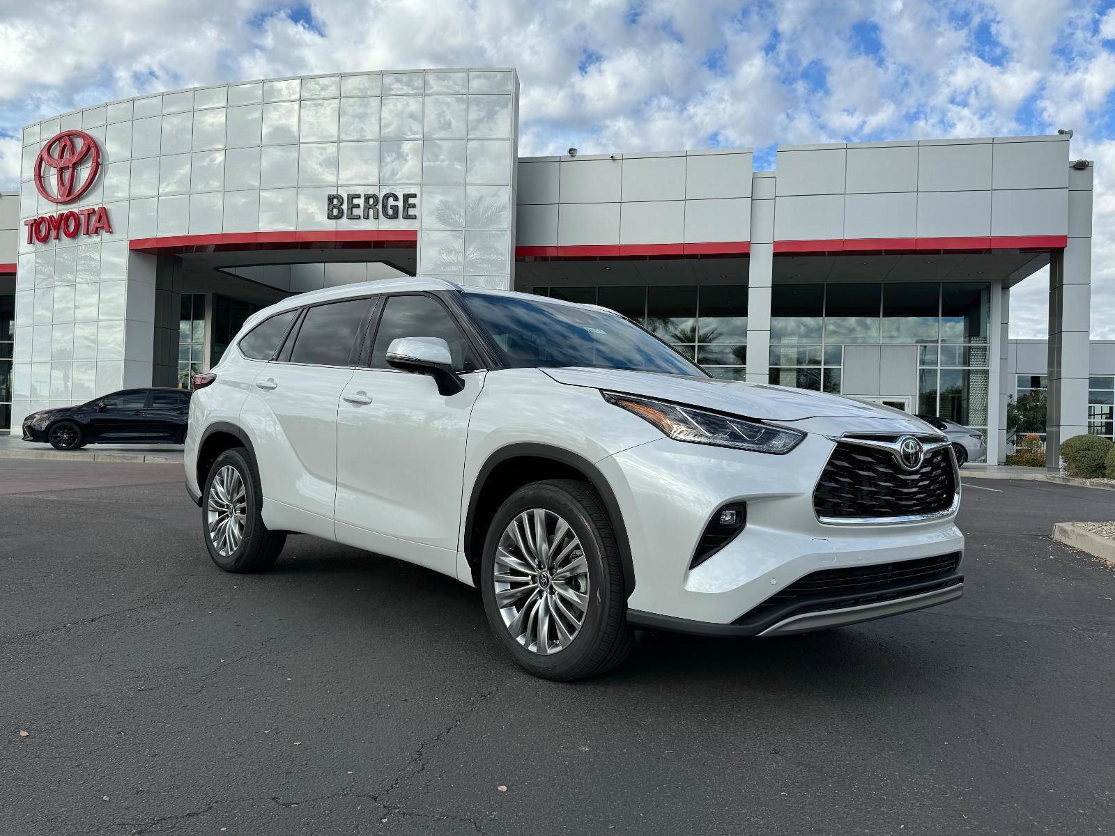 New 2026 Toyota Highlander Platinum