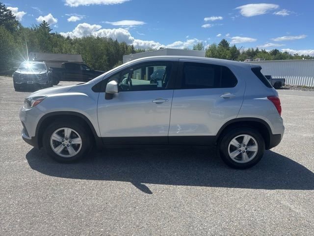 Used 2020 Chevrolet Trax LS w/ Tint and Cruise Package FWD image 3