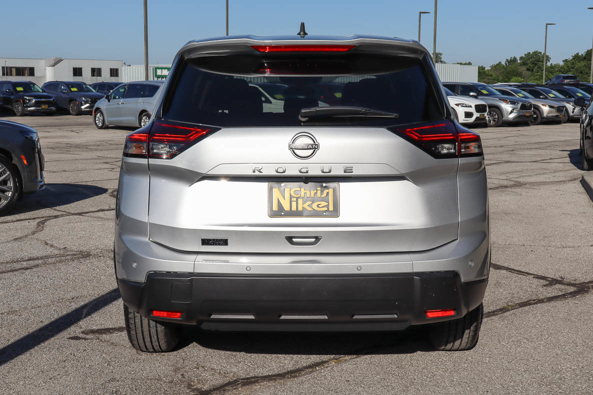 Used 2024 Nissan Rogue S FWD image 5