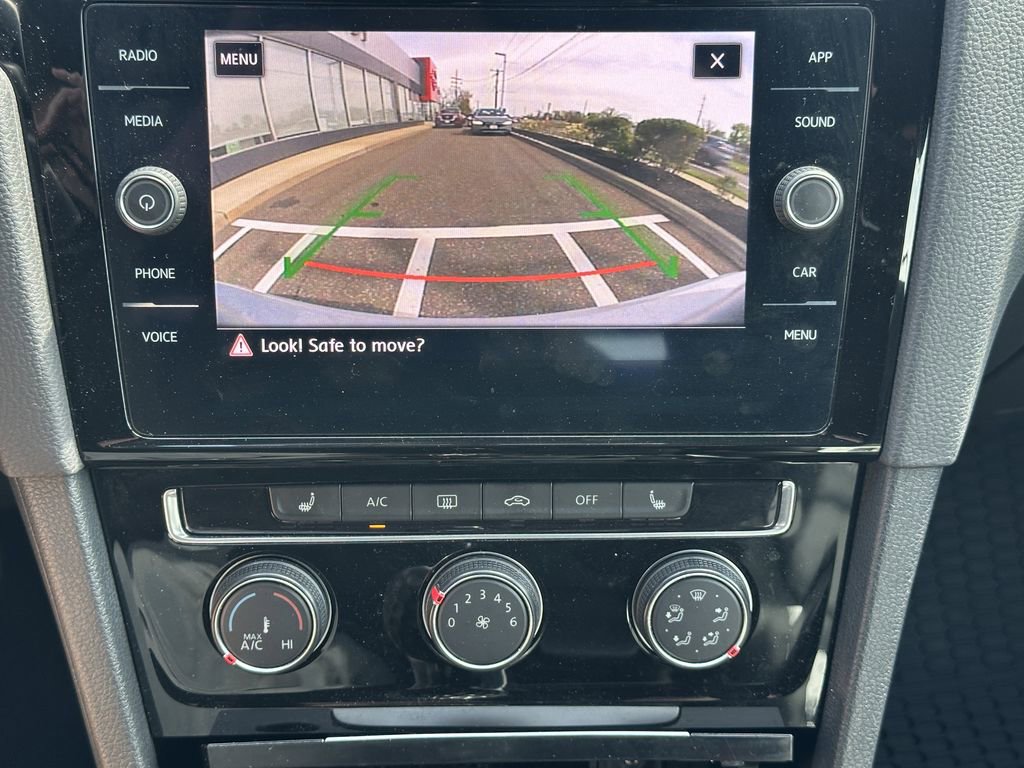 Used 2018 Volkswagen GTI SE FWD image 27