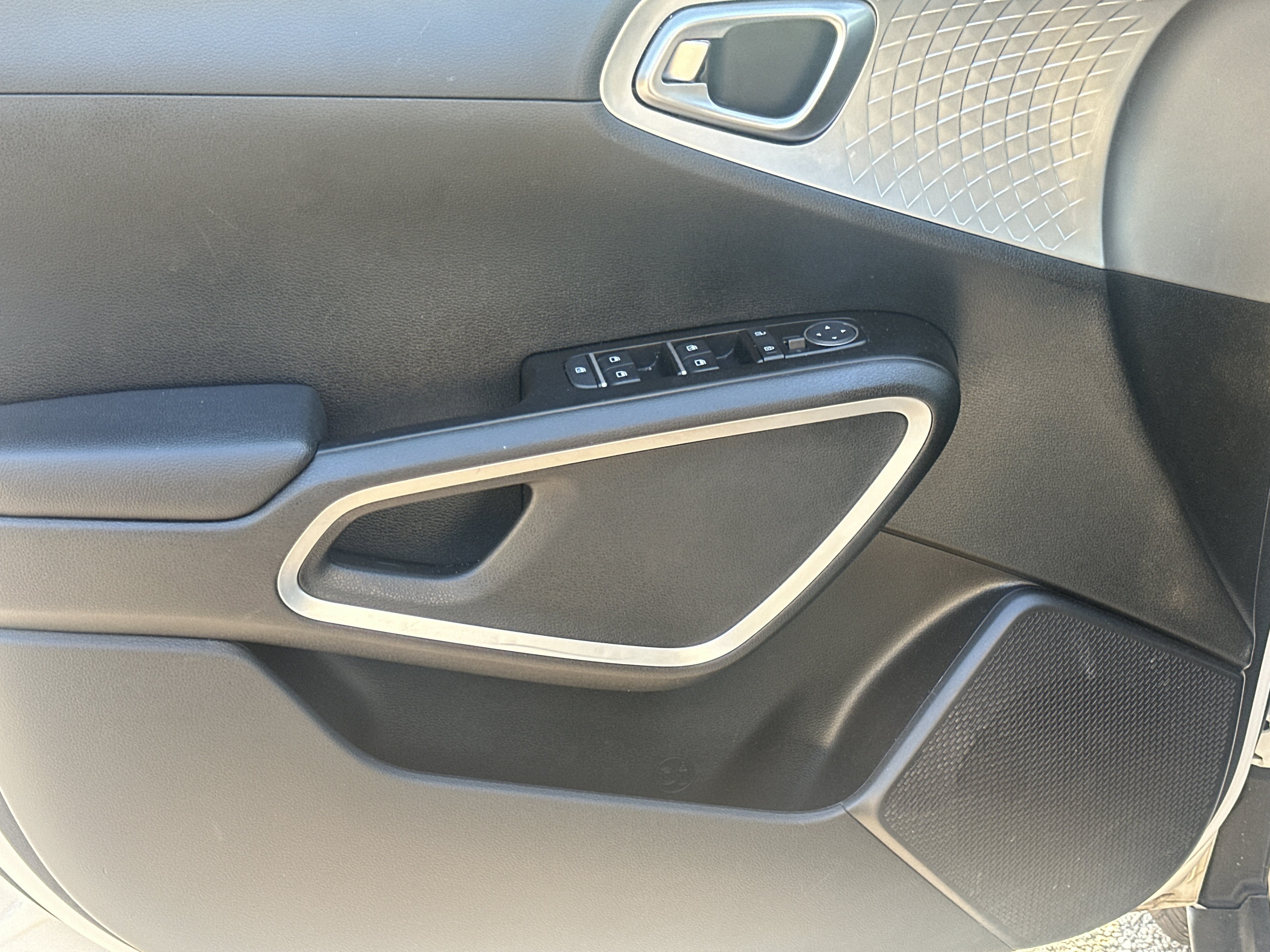 Used 2024 Kia Soul LX w/ Option Group 015 FWD image 10