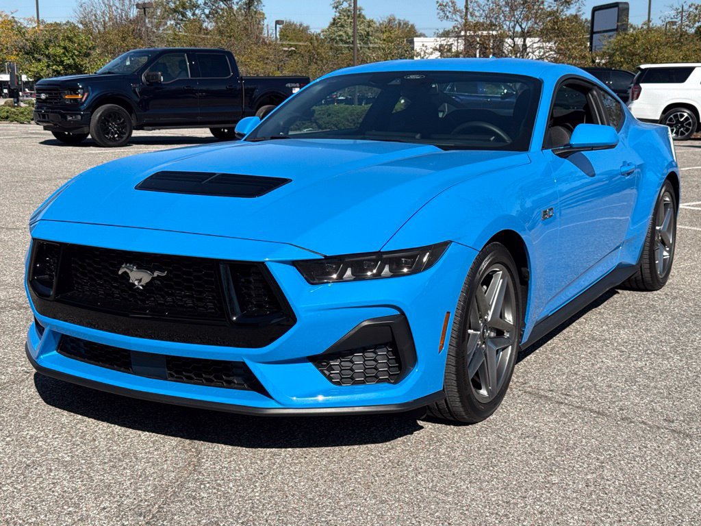 Used 2025 Ford Mustang GT RWD image 5