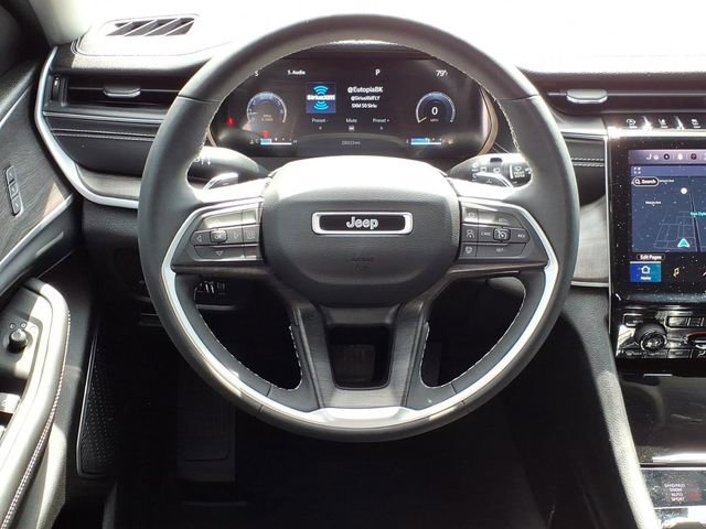 Used 2023 Jeep Grand Cherokee Limited w/ Black Appearance Package image 12