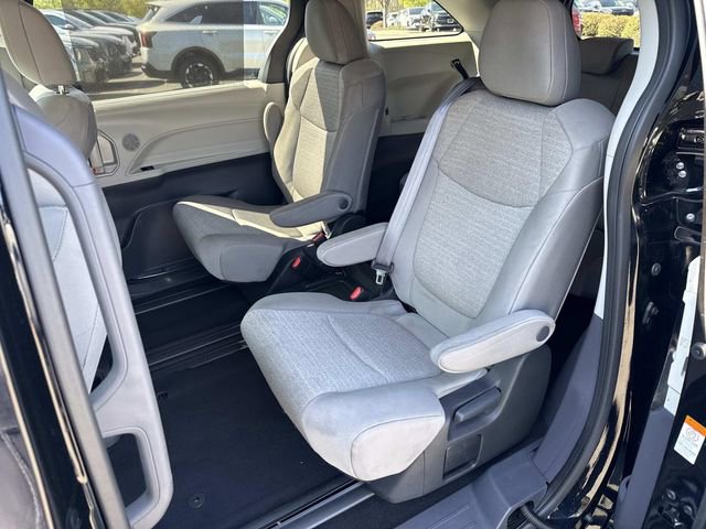 Used 2024 Toyota Sienna LE image 16