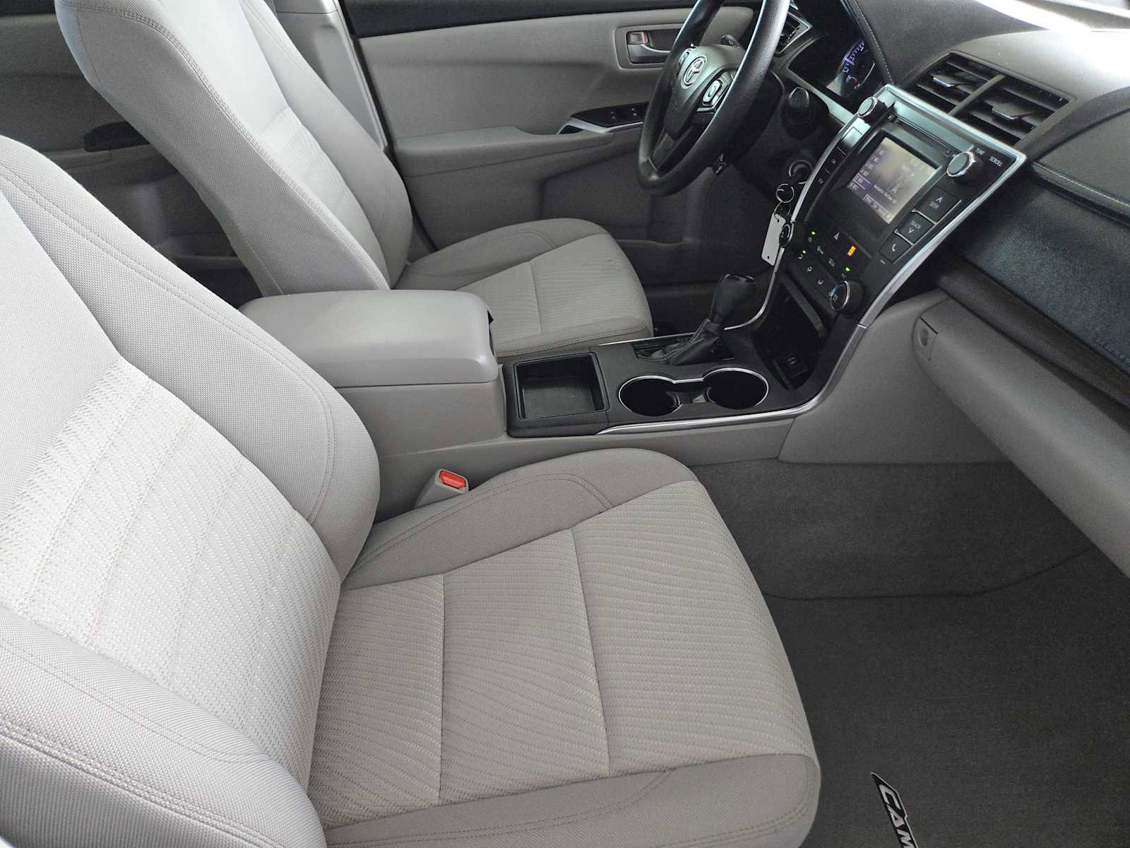 Used 2016 Toyota Camry LE image 14