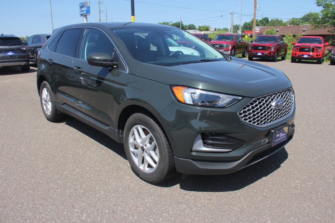 Used 2023 Ford Edge SEL image 3