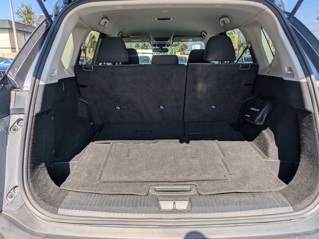 Used 2023 Nissan Rogue SV image 28