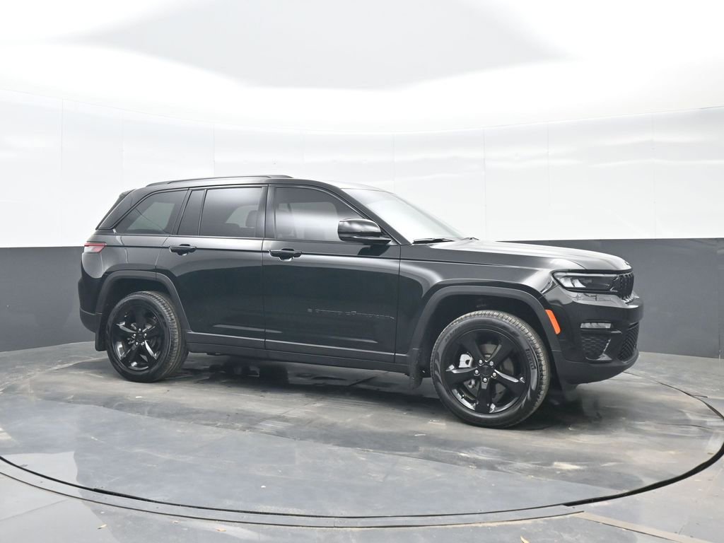Used 2025 Jeep Grand Cherokee Limited w/ Black Appearance Package image 8