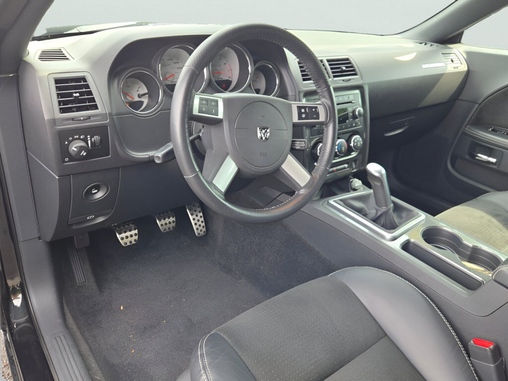 Used 2009 Dodge Challenger SRT8 RWD image 23
