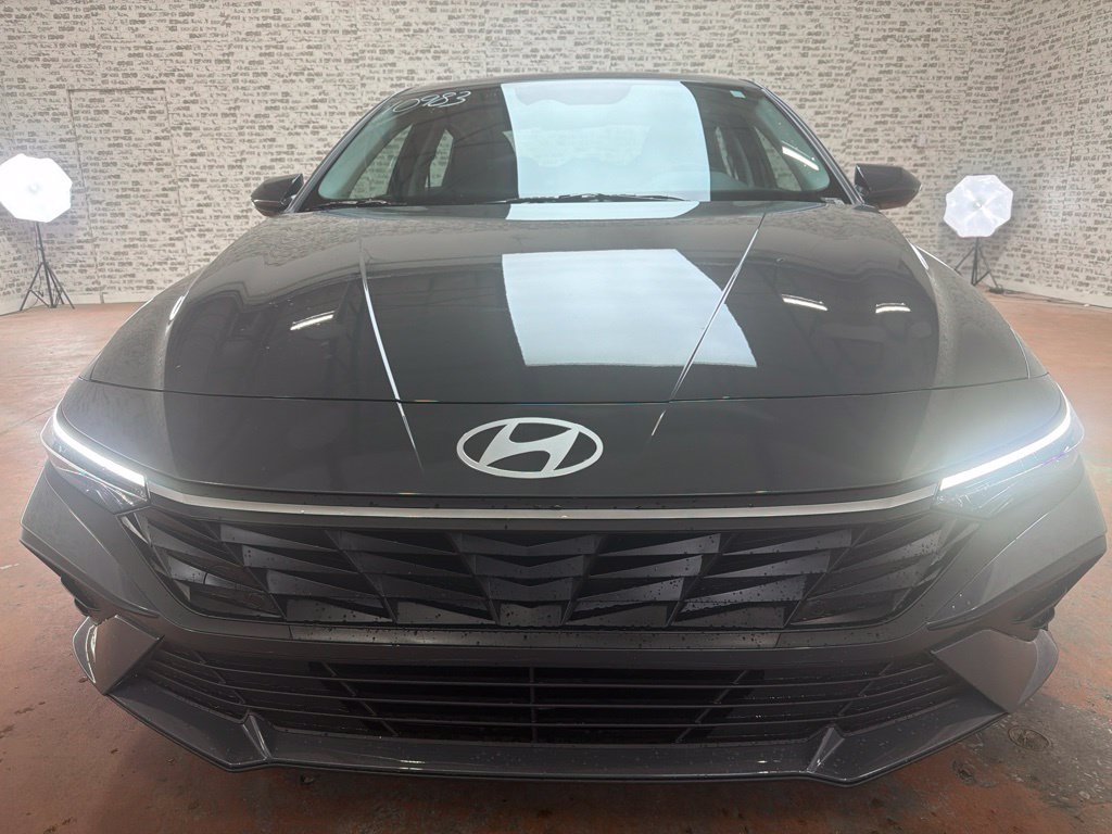 New 2026 Hyundai Elantra SE FWD image 2