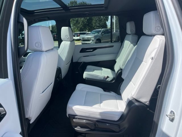 Used 2026 Chevrolet Suburban Premier w/ Sun And Tow Package RWD image 35