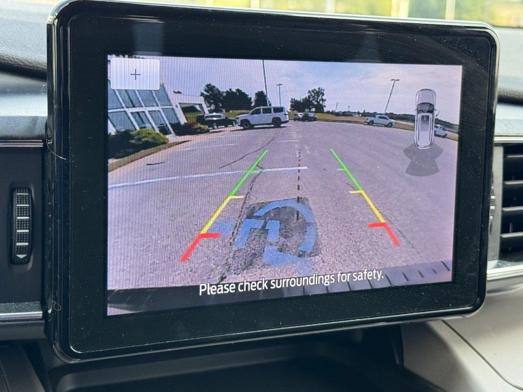 Used 2023 Ford Explorer XLT w/ Equipment Group 202A AWD/4WD image 23