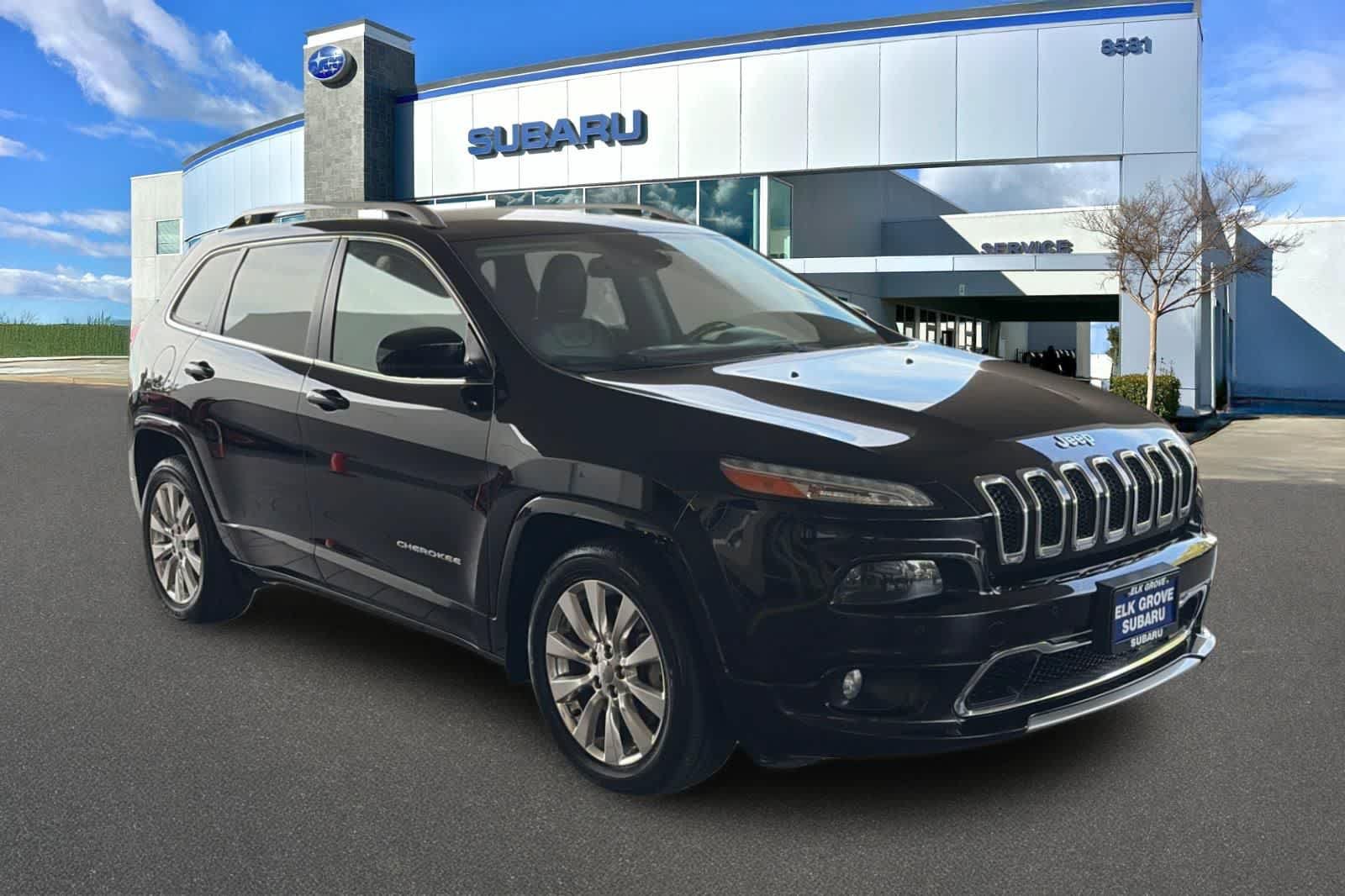 Used 2017 Jeep Cherokee Overland w/ Technology Group FWD image 5