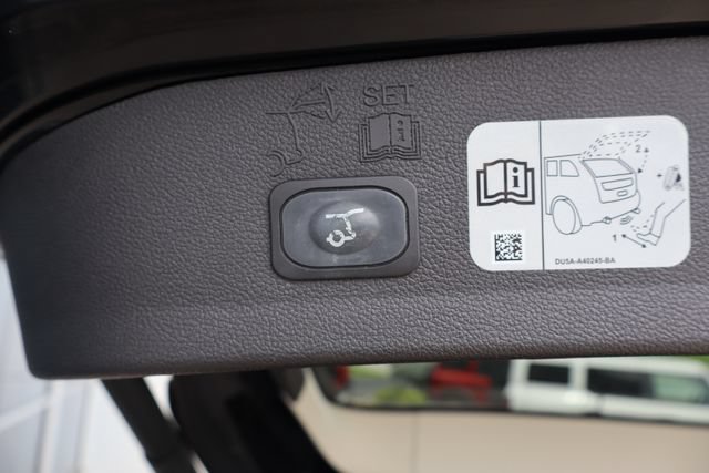 Used 2017 Ford Escape Titanium FWD image 29