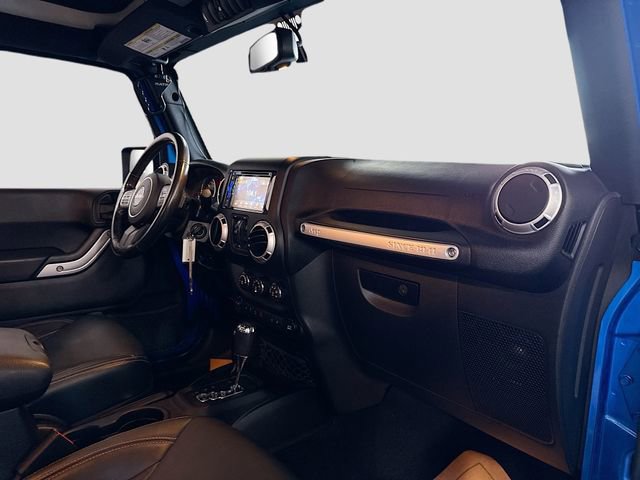 Used 2015 Jeep Wrangler Unlimited Rubicon w/ Connectivity Group image 28