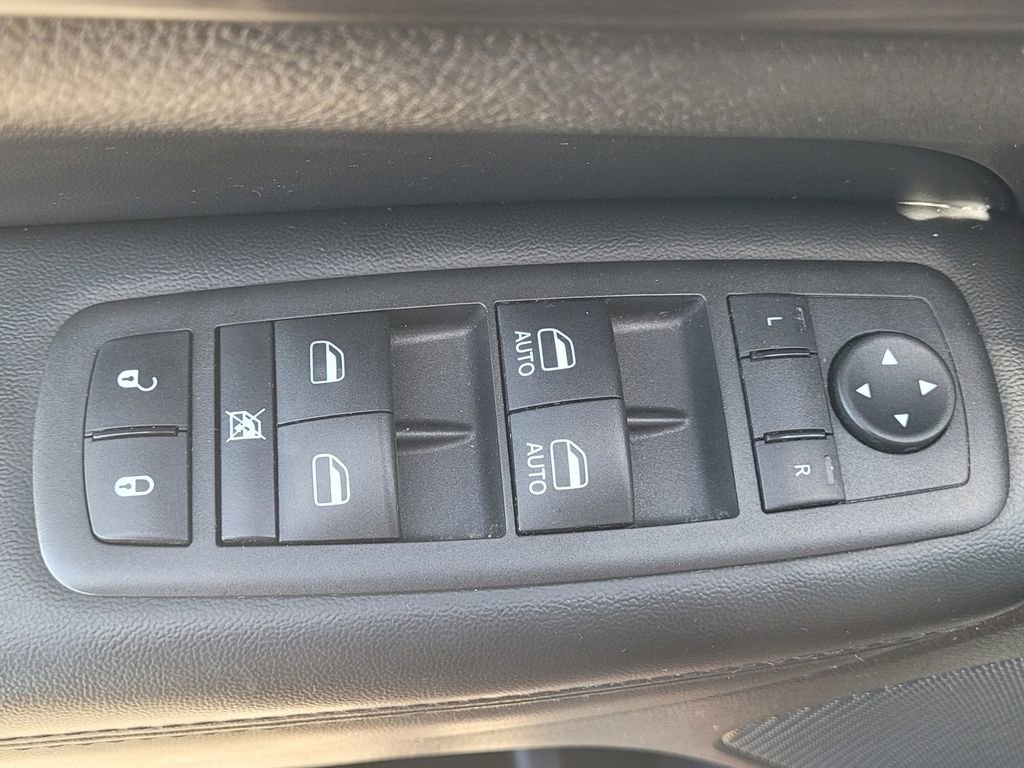 Used 2022 Jeep Grand Cherokee Laredo X image 18