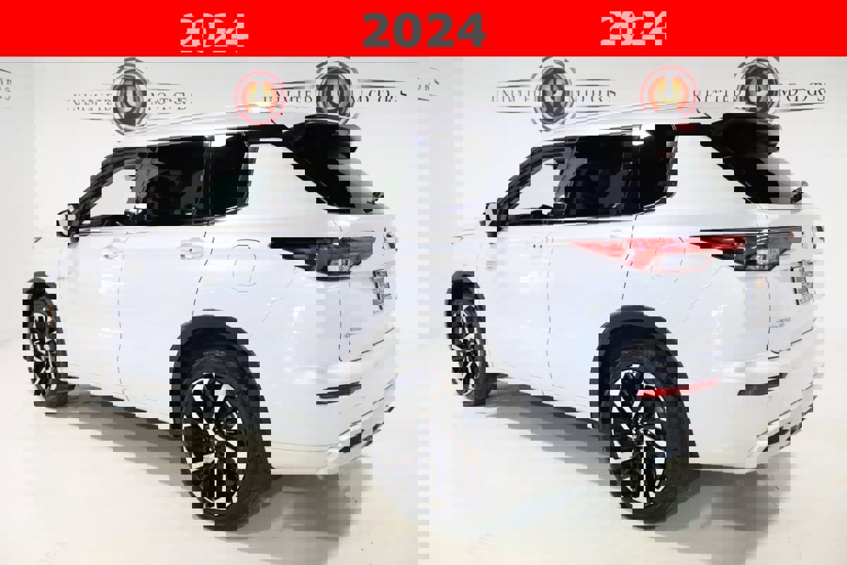 Used 2024 Mitsubishi Outlander 4WD Plug-In Hybrid image 3