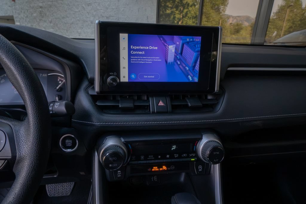 Used 2023 Toyota RAV4 XLE AWD/4WD image 11