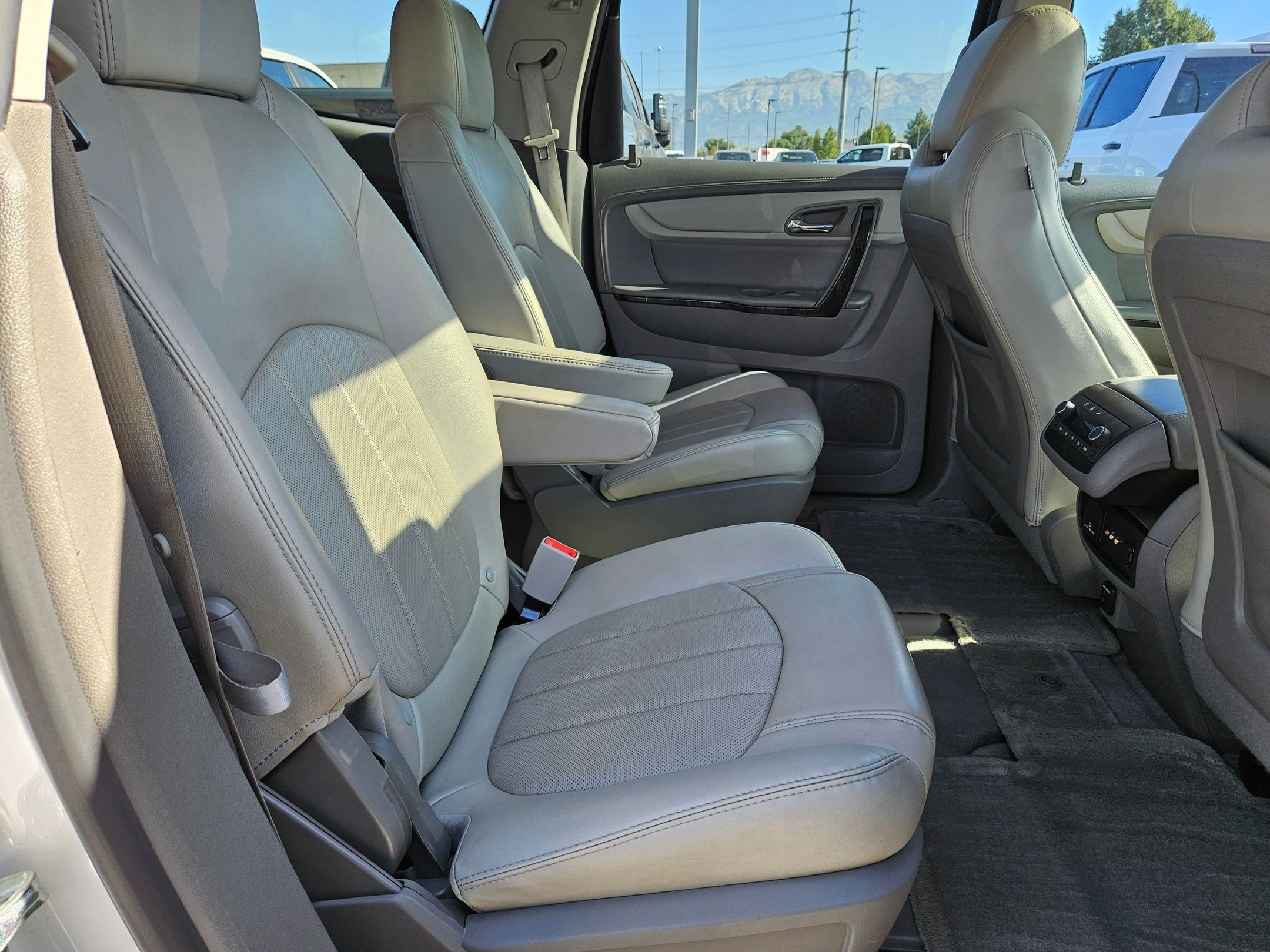Used 2016 Chevrolet Traverse LTZ AWD/4WD image 31