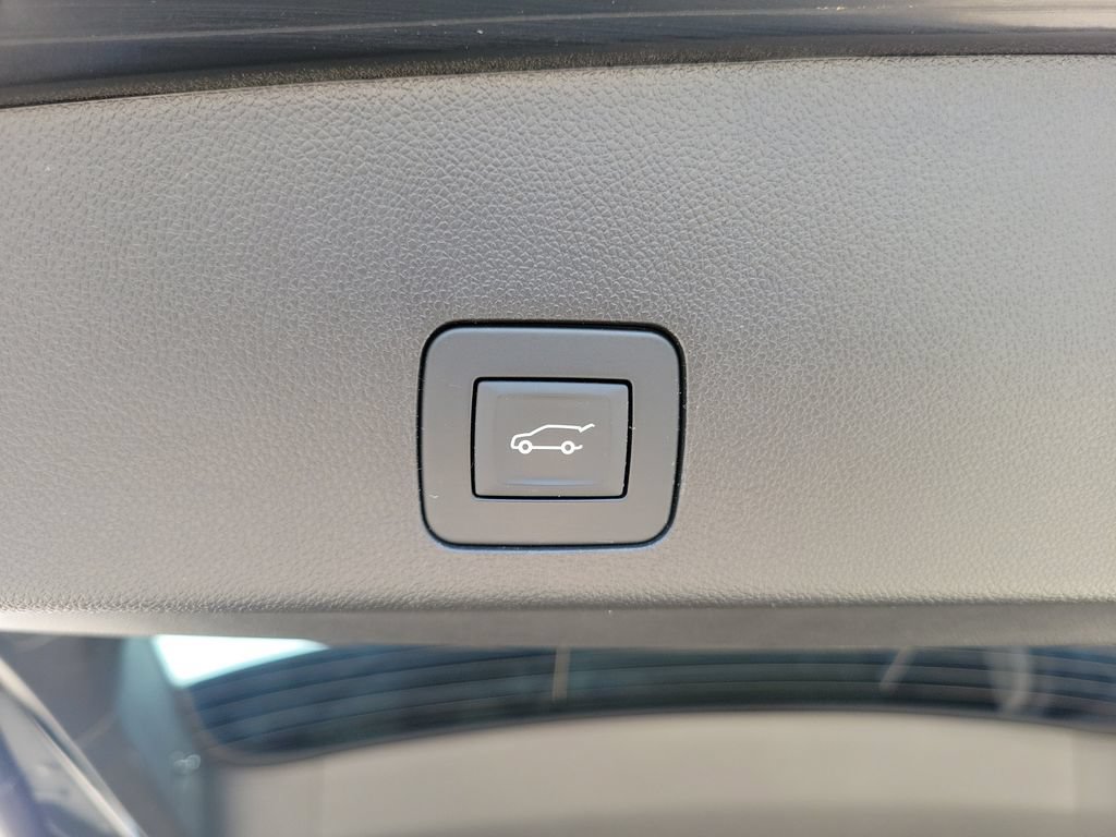 Used 2023 Buick Encore GX Select w/ Sport Touring Package AWD/4WD image 8