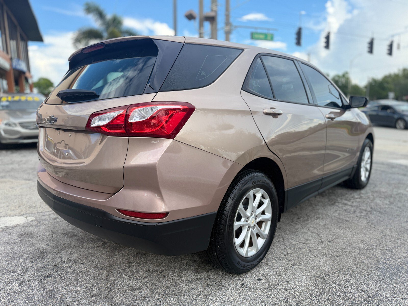 Used 2019 Chevrolet Equinox LS w/ LPO, Blackout Package FWD image 5