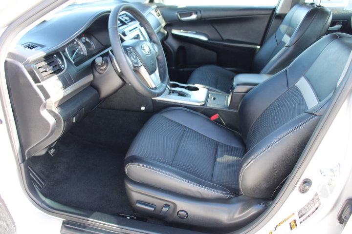 Used 2014 Toyota Camry SE image 11