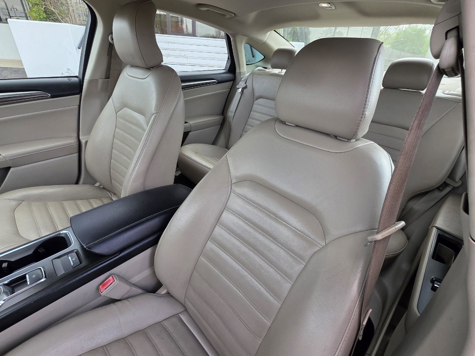 Used 2017 Ford Fusion SE w/ Fusion SE Technology Package image 35