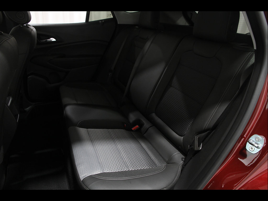 Certified 2024 Chevrolet Trax LT w/ Driver Confidence Package FWD image 18