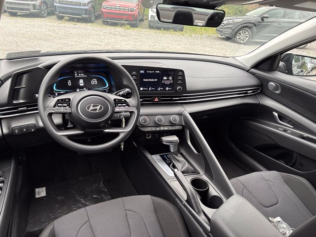 New 2026 Hyundai Elantra SE FWD image 6