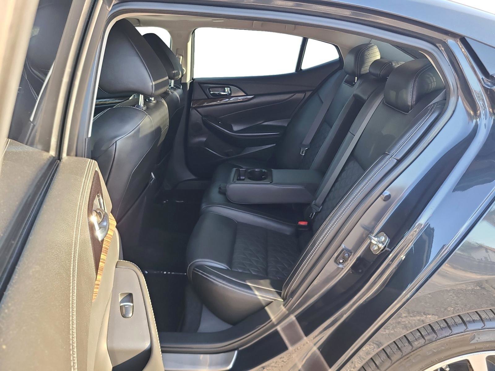 Used 2017 Nissan Maxima Platinum FWD image 19