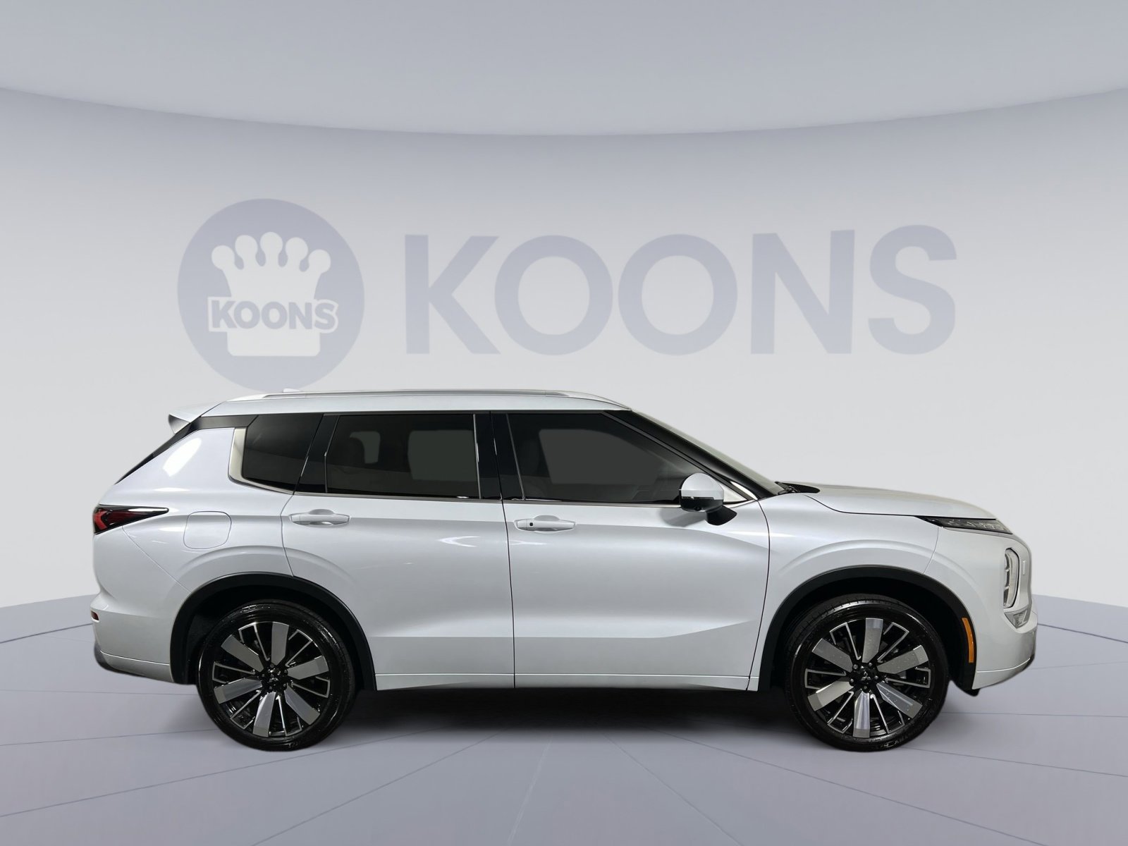 Used 2025 Mitsubishi Outlander SEL image 8