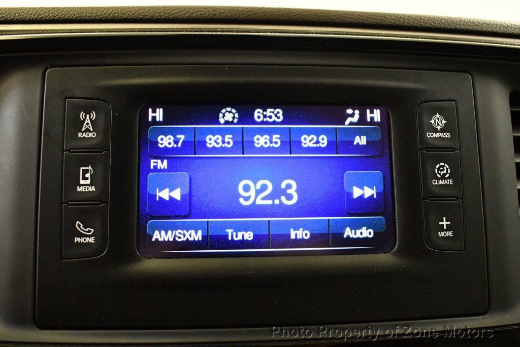 Used 2017 Chrysler Pacifica Touring-L image 37