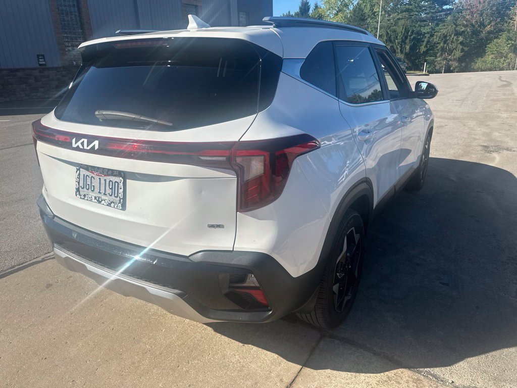 Used 2024 Kia Seltos EX AWD/4WD image 5