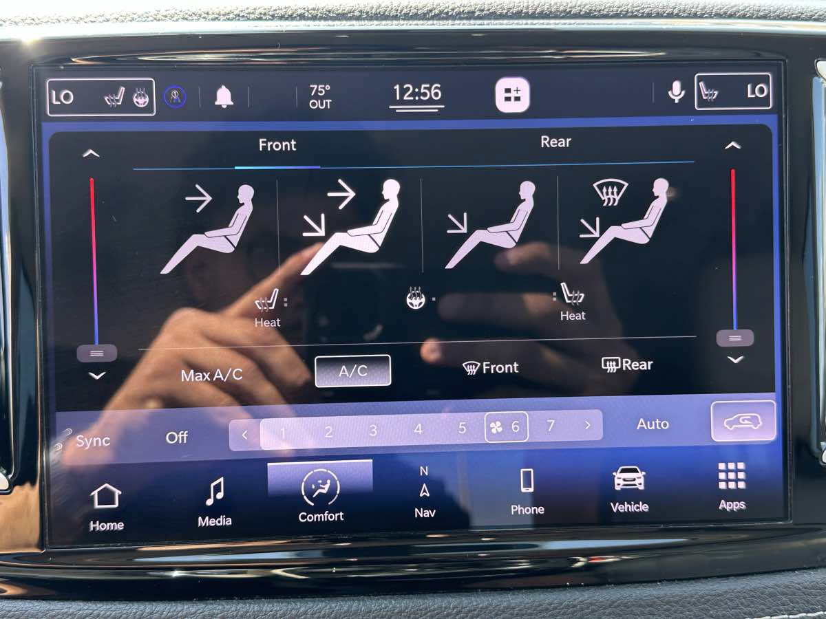 Used 2021 Chrysler Pacifica Touring-L FWD image 18