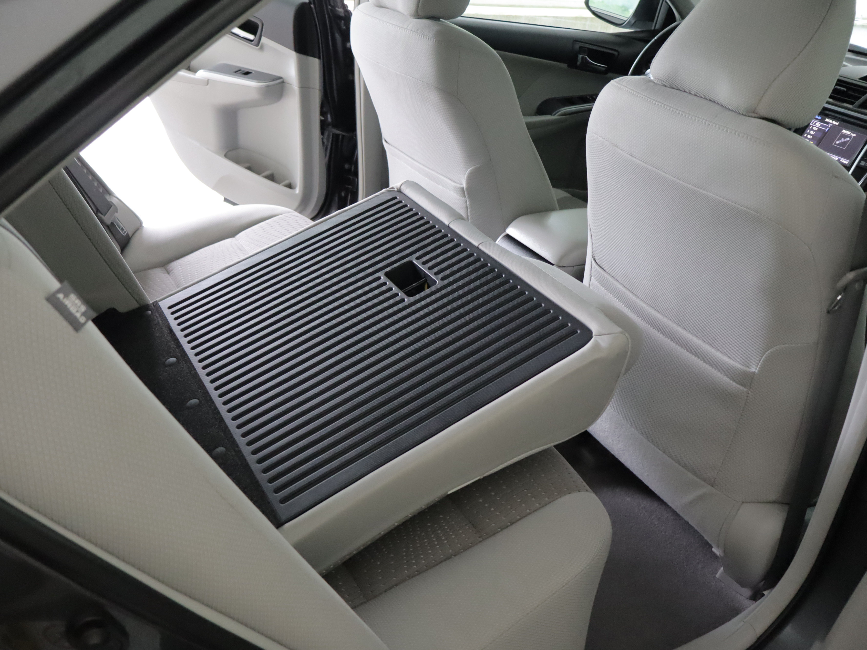 Used 2014 Toyota Camry XLE w/ Moonroof Package FWD image 21