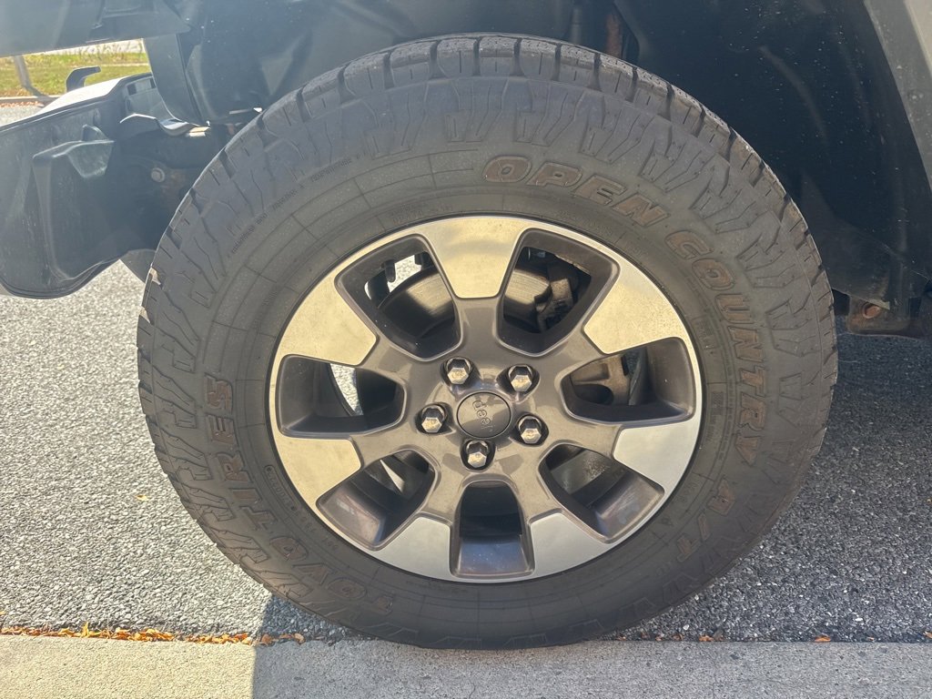 Used 2018 Jeep Wrangler Unlimited Sahara image 10