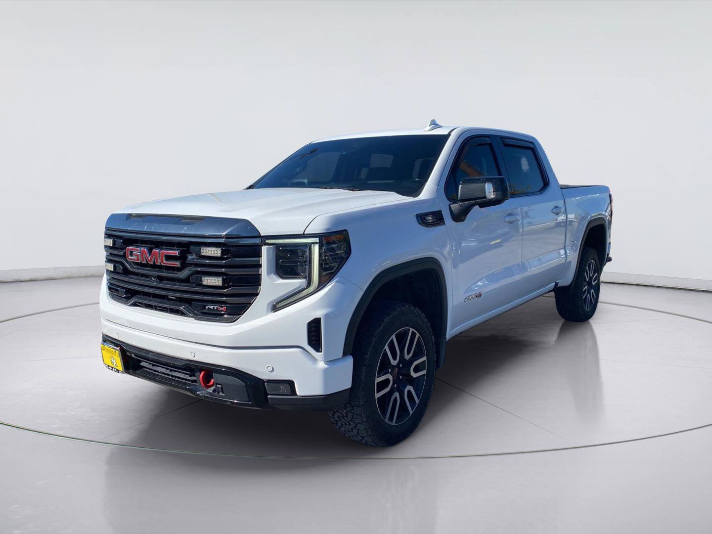 Used 2023 GMC Sierra 1500 AT4 w/ Technology Package AWD/4WD image 1