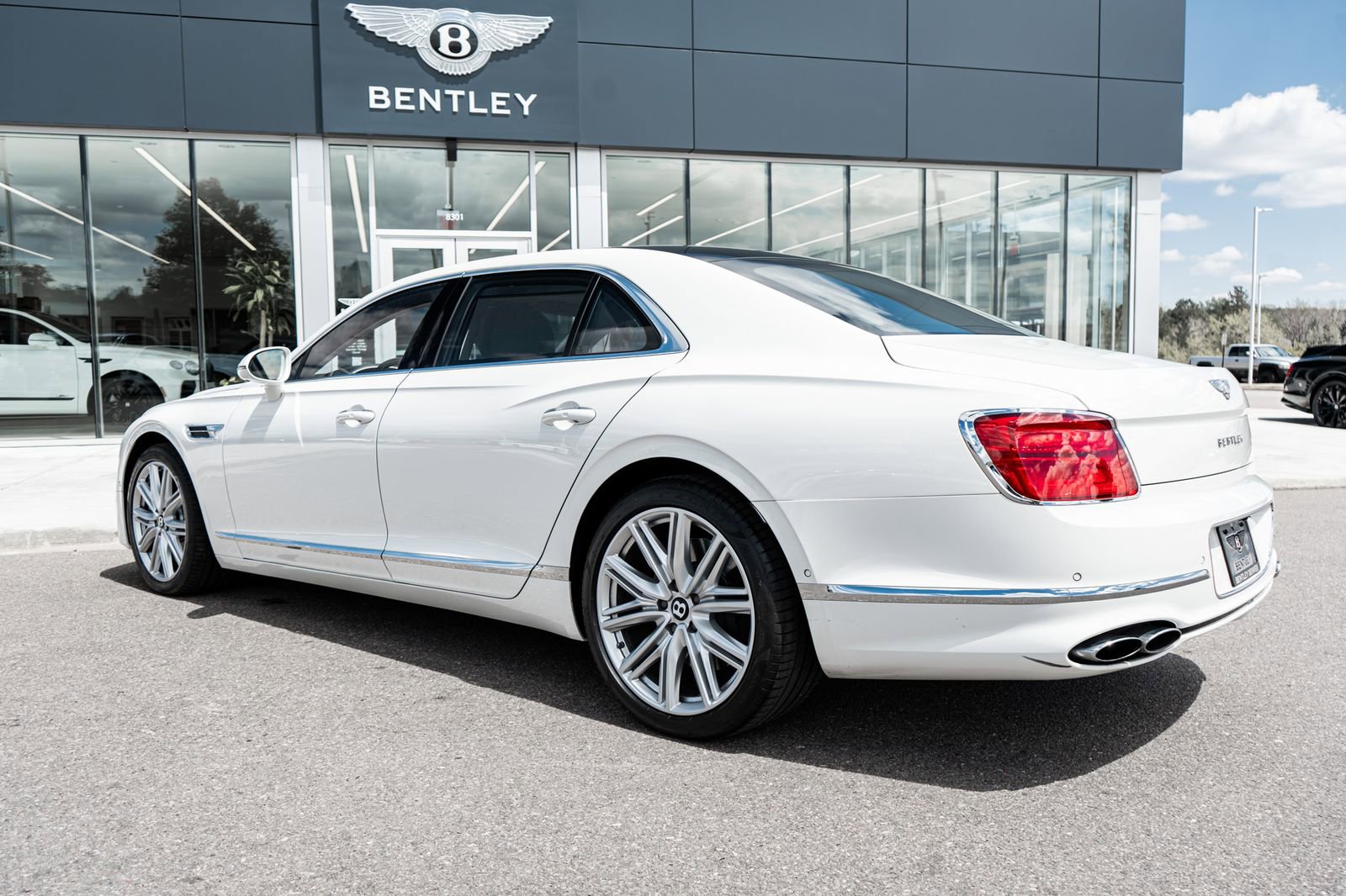 Used 2023 Bentley Flying Spur V8 AWD/4WD image 9