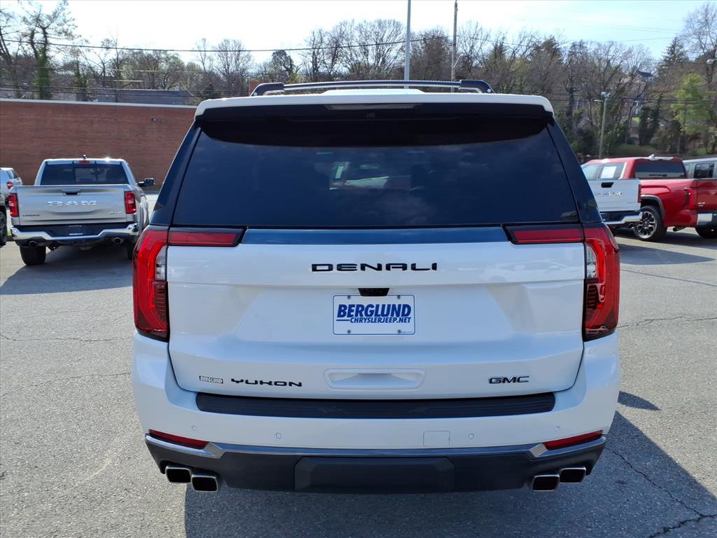 Used 2025 GMC Yukon Denali Ultimate w/ LPO, Floor Liner Package image 5