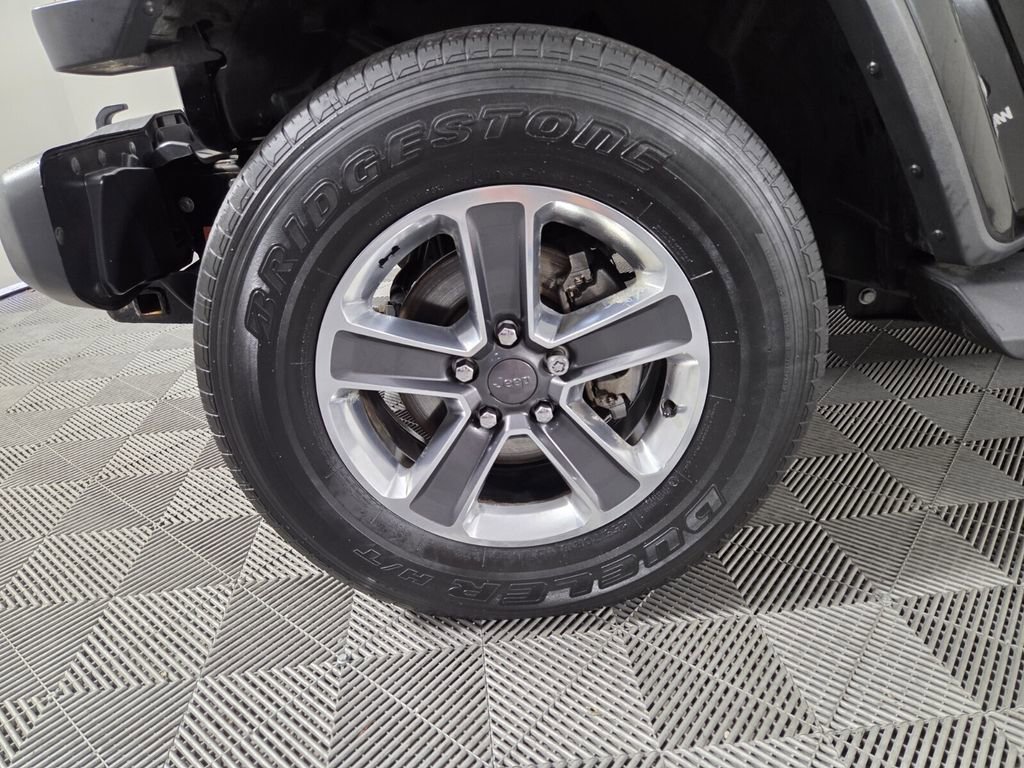 Used 2018 Jeep Wrangler Unlimited Sahara w/ Safety Group image 9