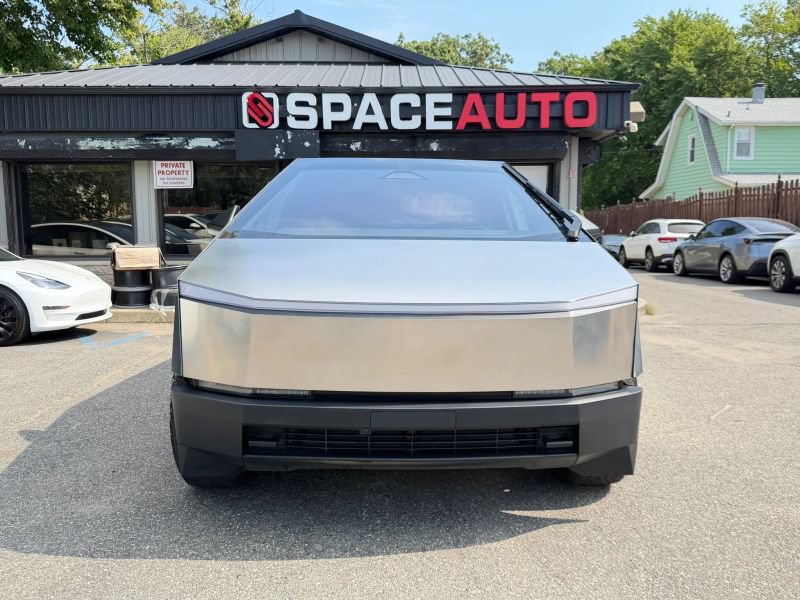 Used 2024 Tesla Cybertruck AWD Crew Cab image 2