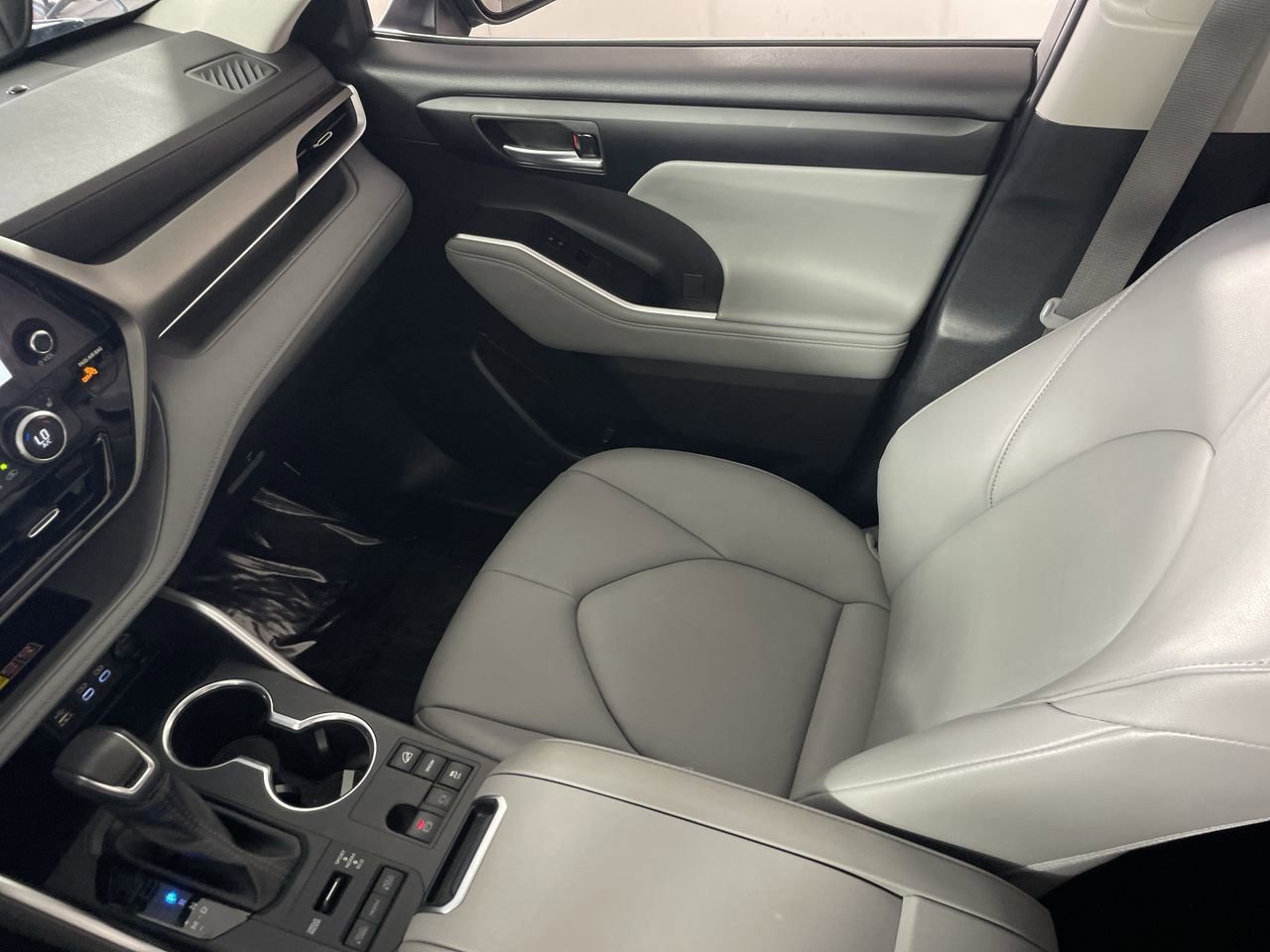 Used 2025 Toyota Highlander XLE image 22