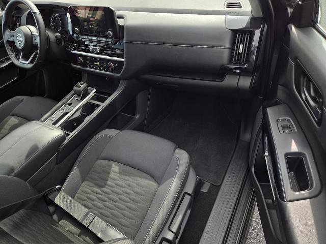 Certified 2025 Nissan Pathfinder SV FWD image 7