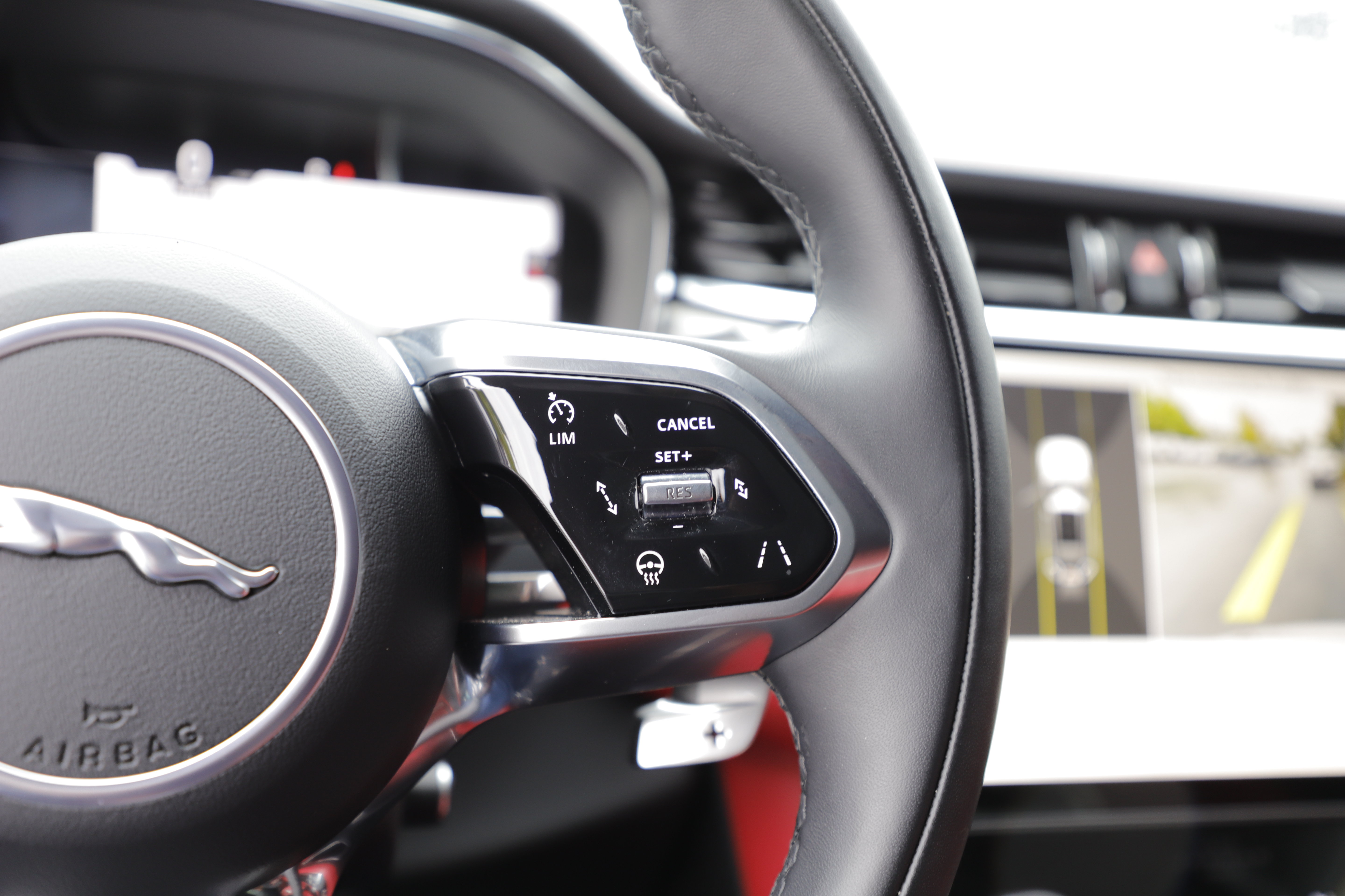 Certified 2025 Jaguar F-PACE R-Dynamic S AWD/4WD image 23